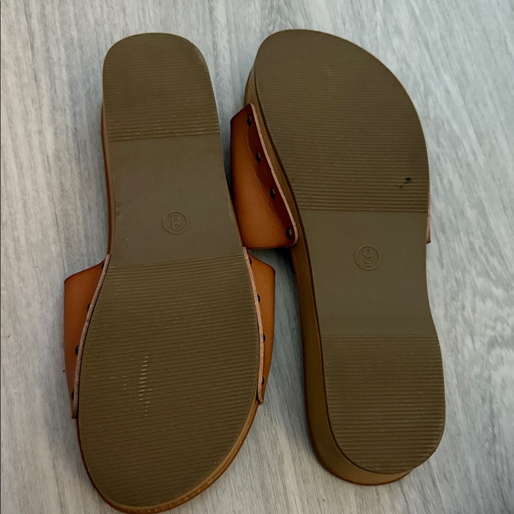 Universal Thread Tan Slide Sandals - Picture 4 of 4